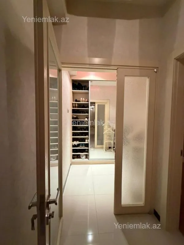 Satılır 3 otaqlı yeni tikili 130 m²