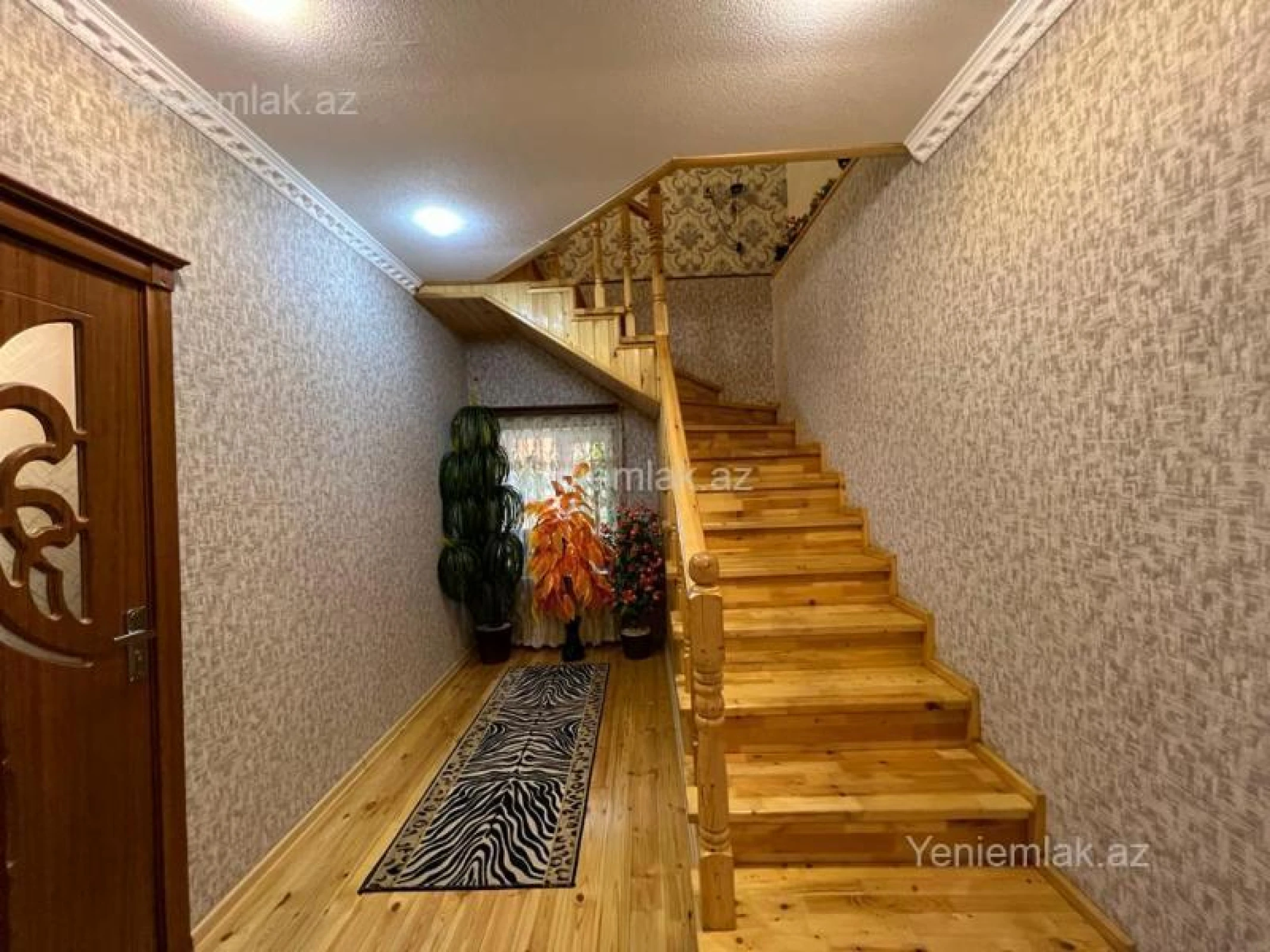 Satılır 7 otaqlı həyət evi 240 m²