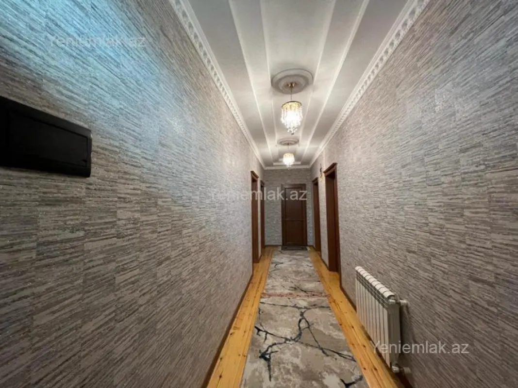 Satılır 7 otaqlı həyət evi 240 m²