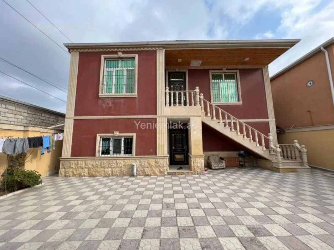 Satılır 7 otaqlı həyət evi 240 m²