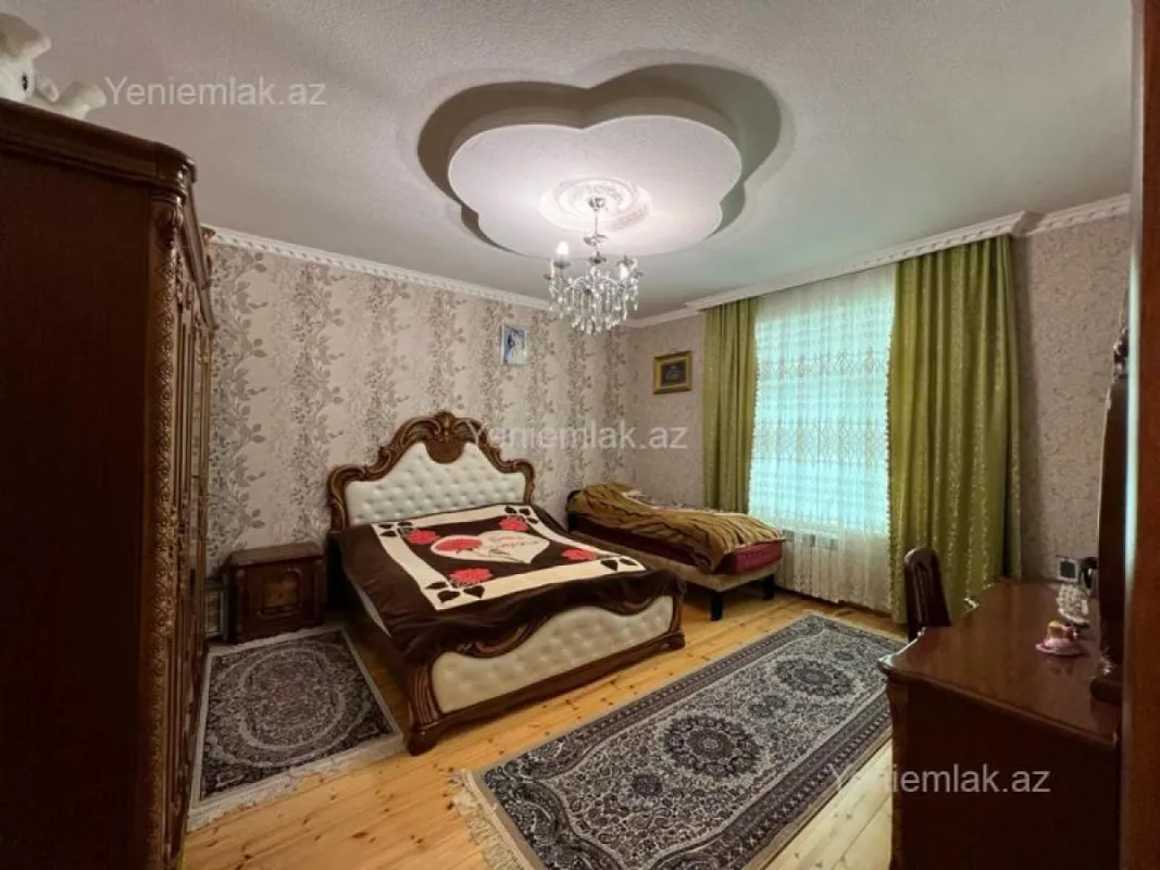Satılır 7 otaqlı həyət evi 240 m²