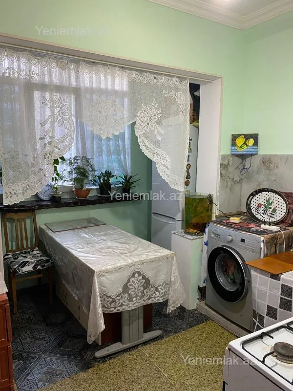 Satılır 2 otaqlı köhnə tikili 65 m²
