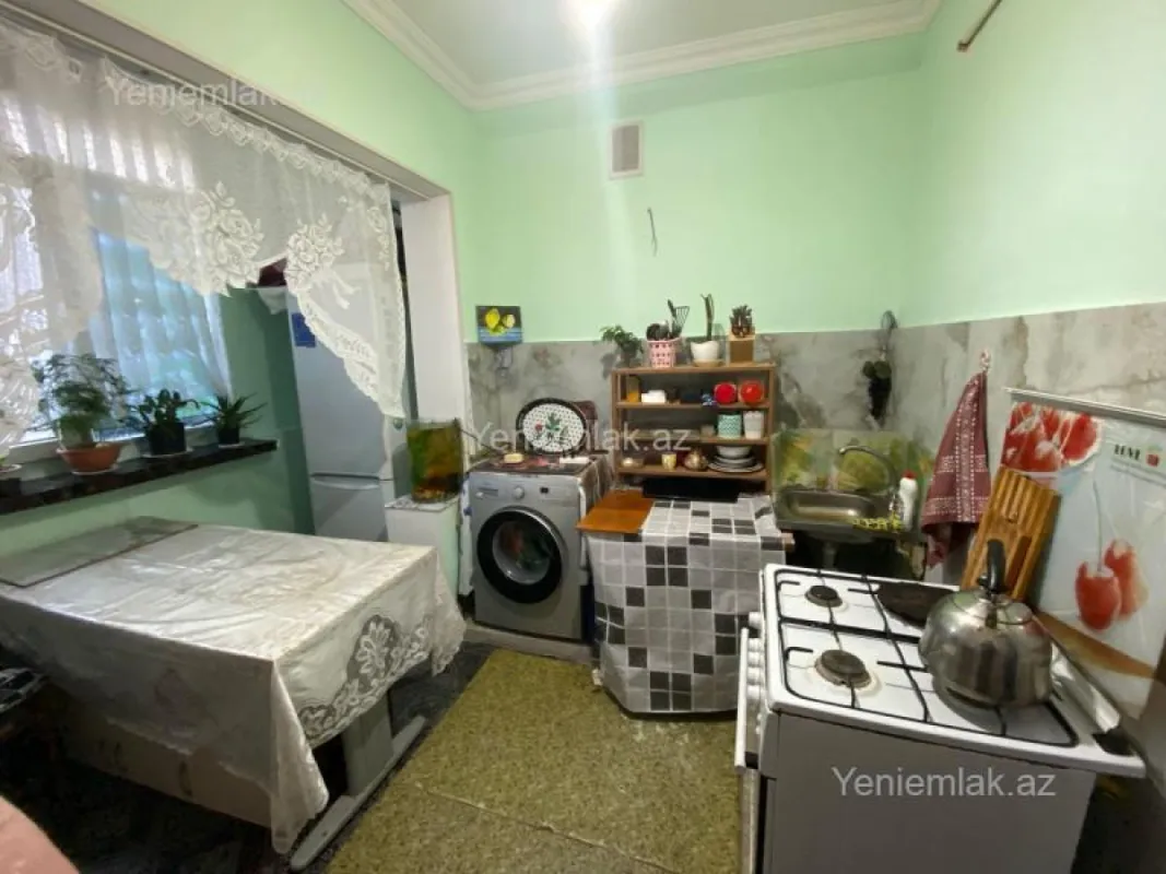 Satılır 2 otaqlı köhnə tikili 65 m²