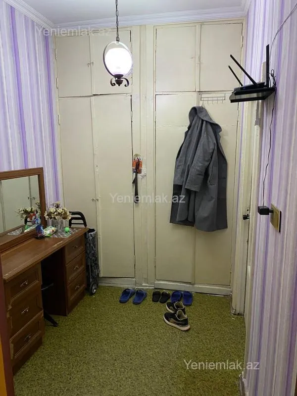 Satılır 2 otaqlı köhnə tikili 65 m²