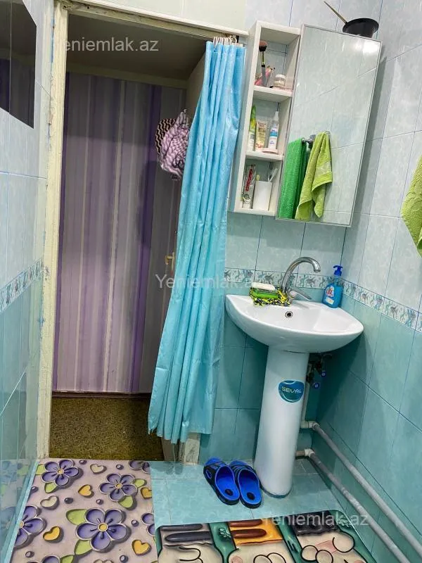 Satılır 2 otaqlı köhnə tikili 65 m²