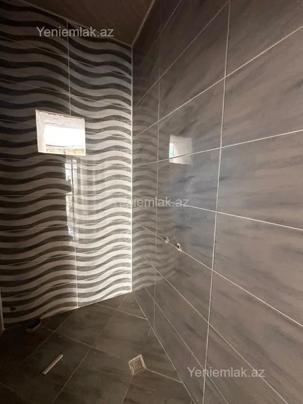 Satılır 5 otaqlı həyət evi 175 m²