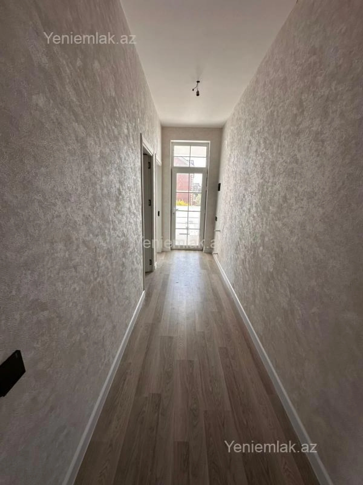 Satılır 5 otaqlı həyət evi 175 m²