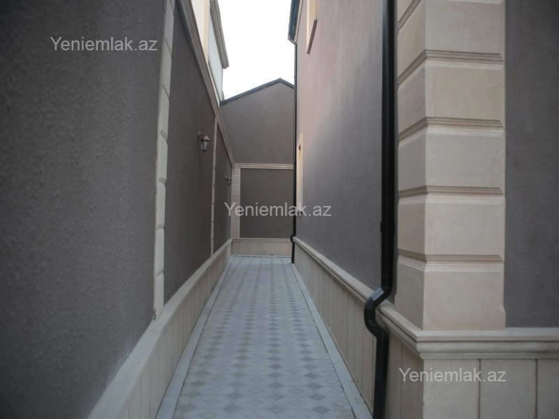 Satılır 6 otaqlı həyət evi 375 m²