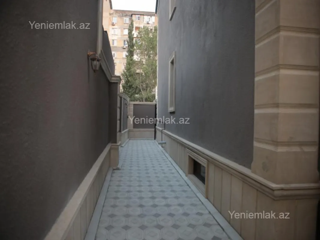 Satılır 6 otaqlı həyət evi 375 m²