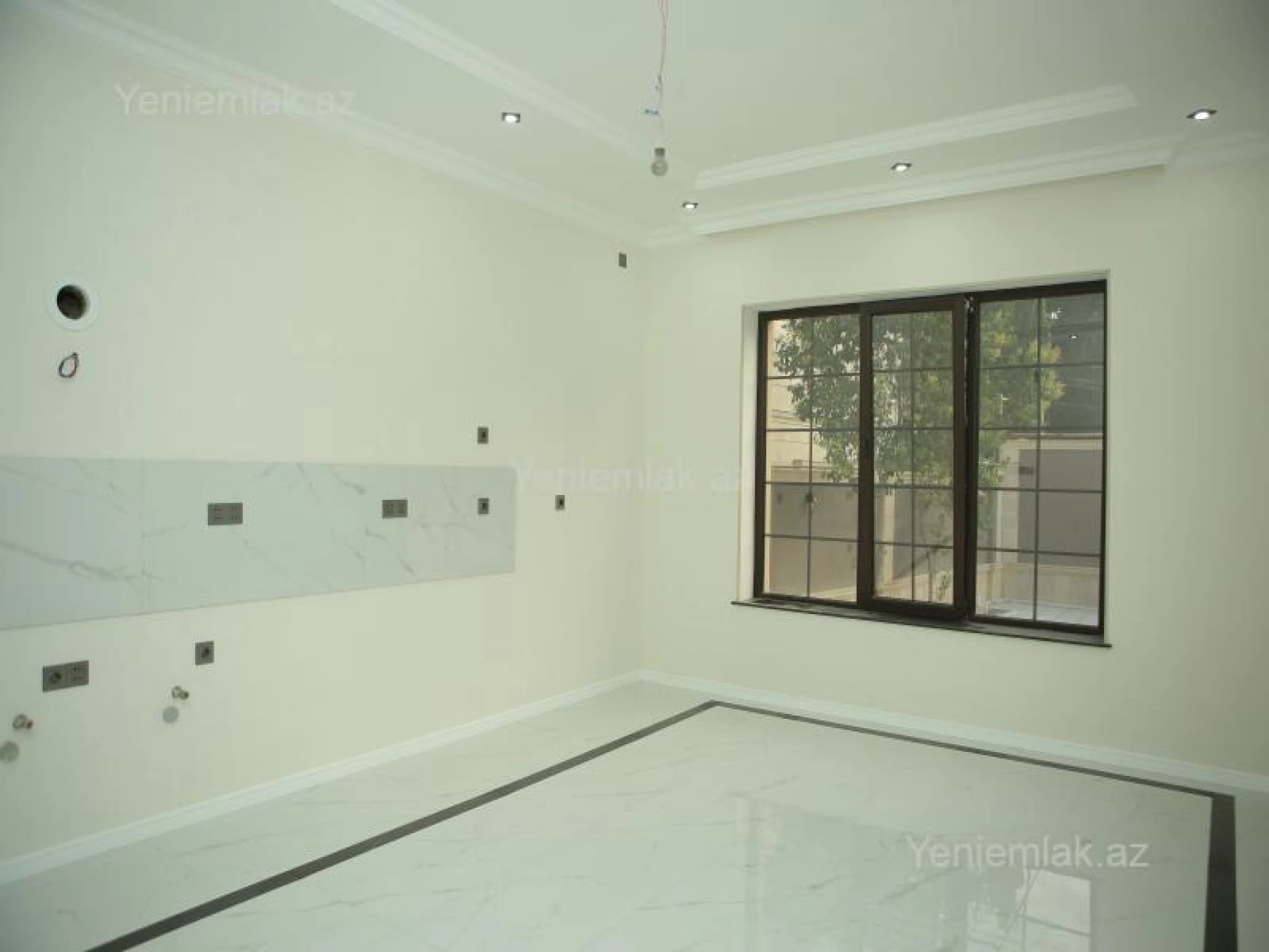Satılır 6 otaqlı həyət evi 375 m²