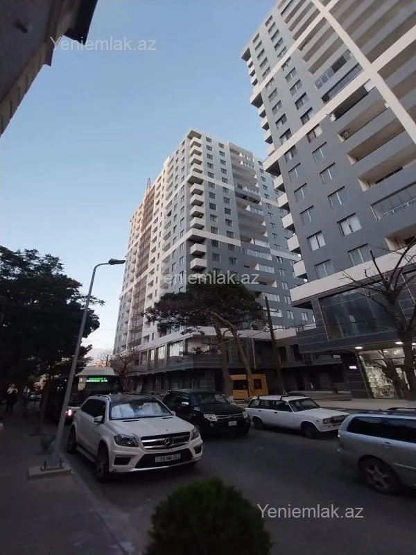 Satılır 4 otaqlı yeni tikili 215 m²