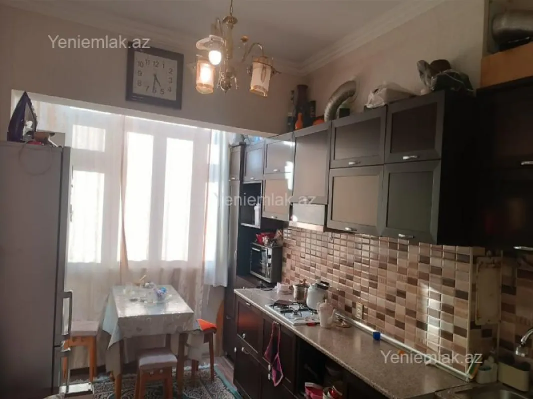 Satılır 2 otaqlı köhnə tikili 60 m²