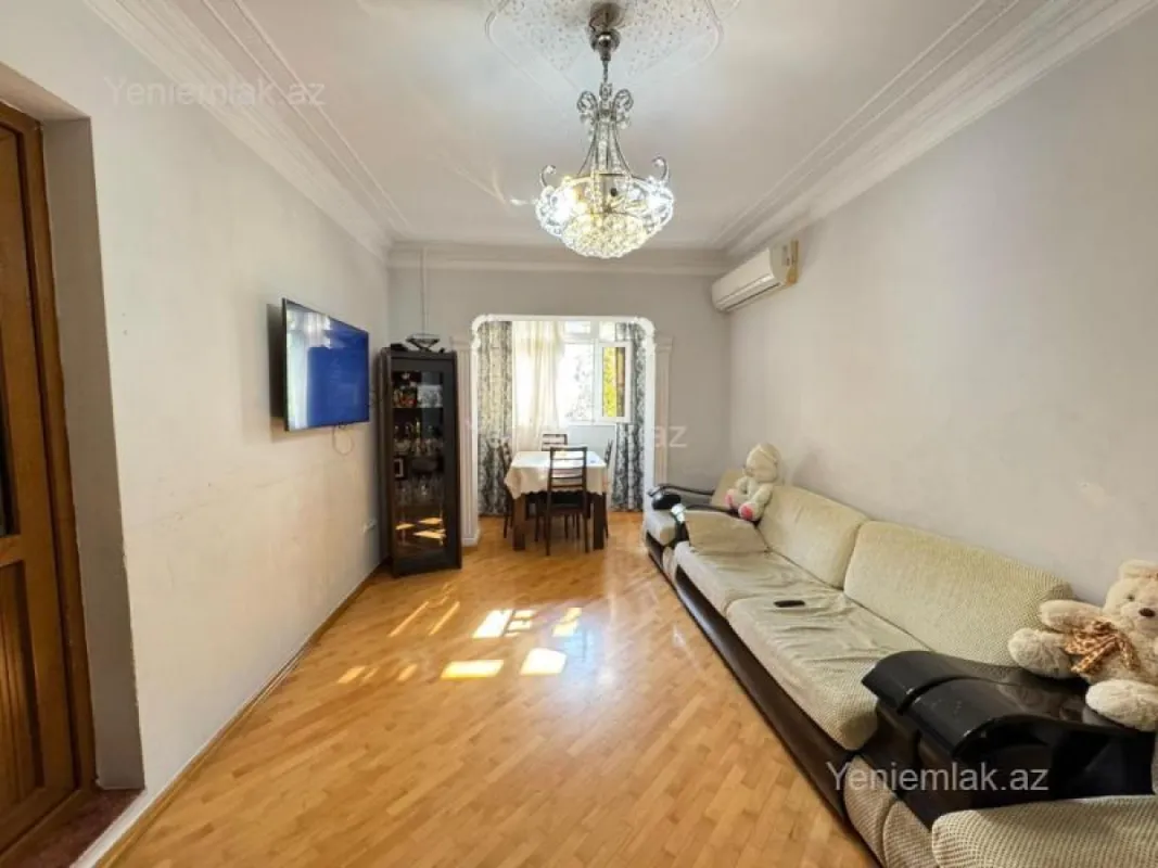 Satılır 4 otaqlı köhnə tikili 112.4 m²