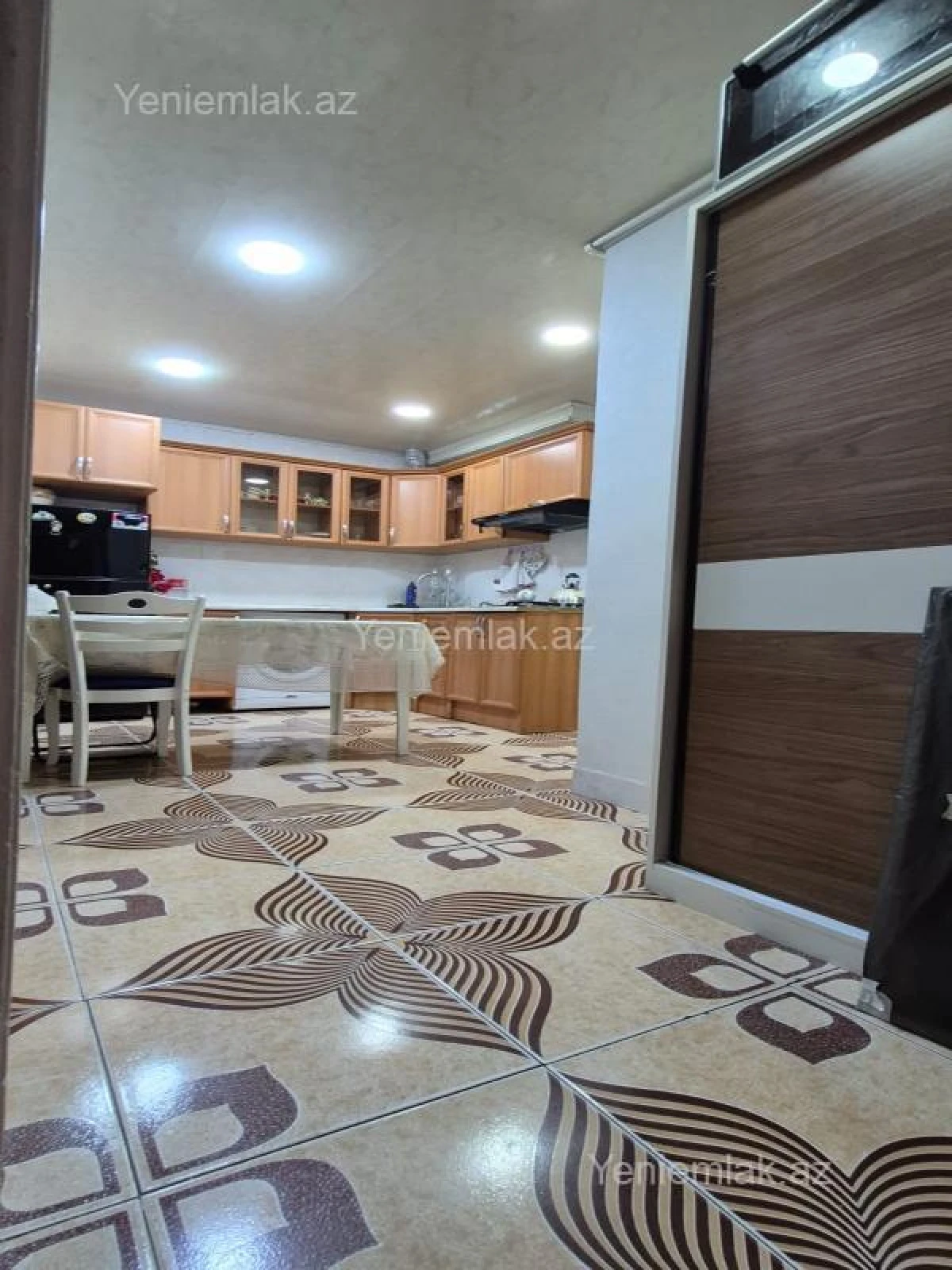 Satılır 3 otaqlı köhnə tikili 70 m²