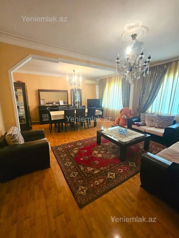 Satılır 4 otaqlı köhnə tikili 130 m²
