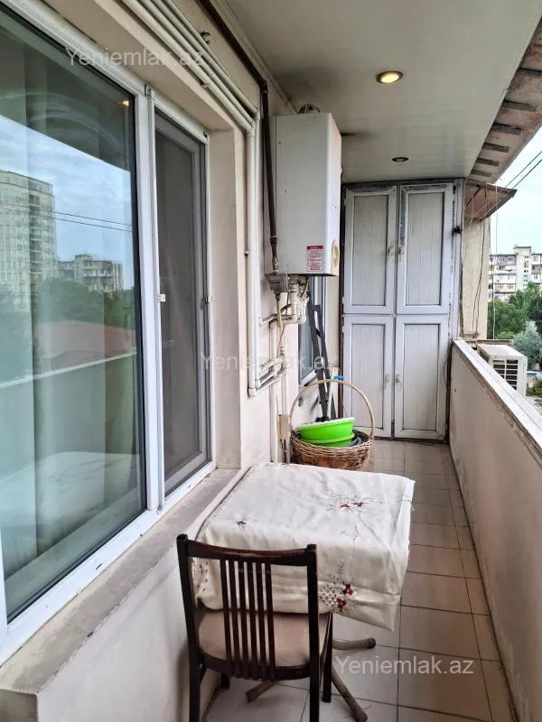 Satılır 4 otaqlı köhnə tikili 130 m²