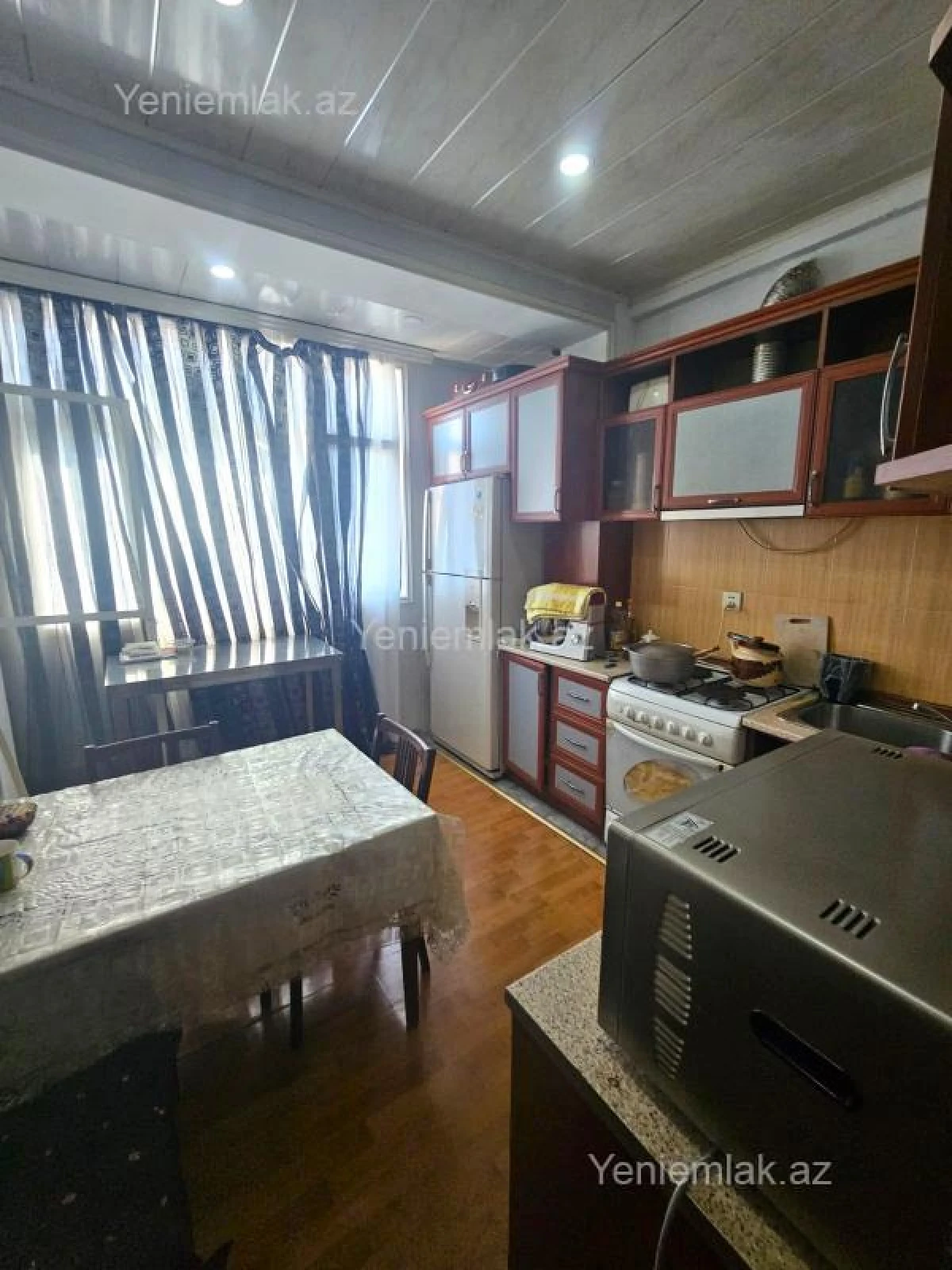 Satılır 4 otaqlı köhnə tikili 130 m²