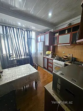 Satılır 4 otaqlı köhnə tikili 130 m²