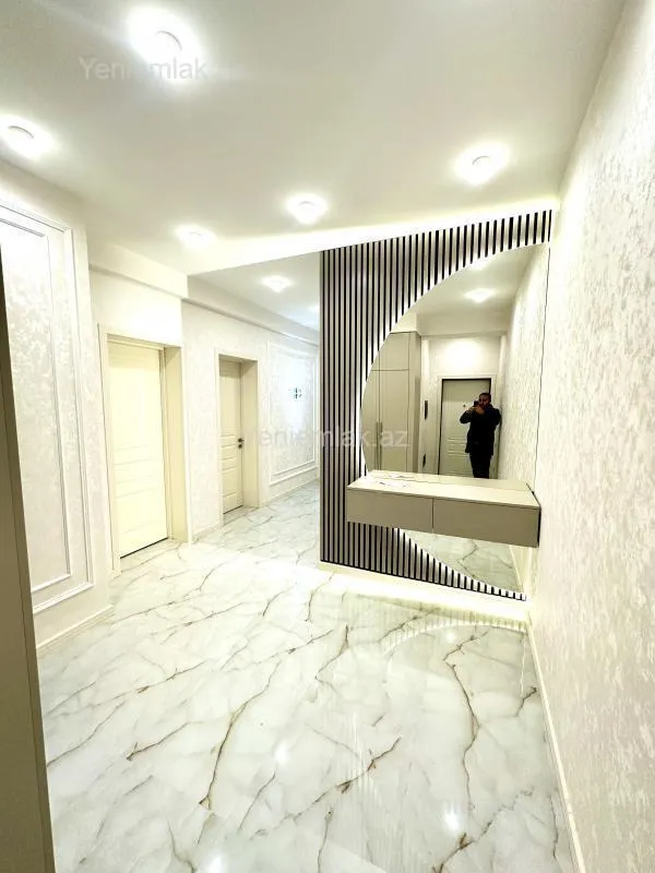 Satılır 3 otaqlı yeni tikili 130 m²