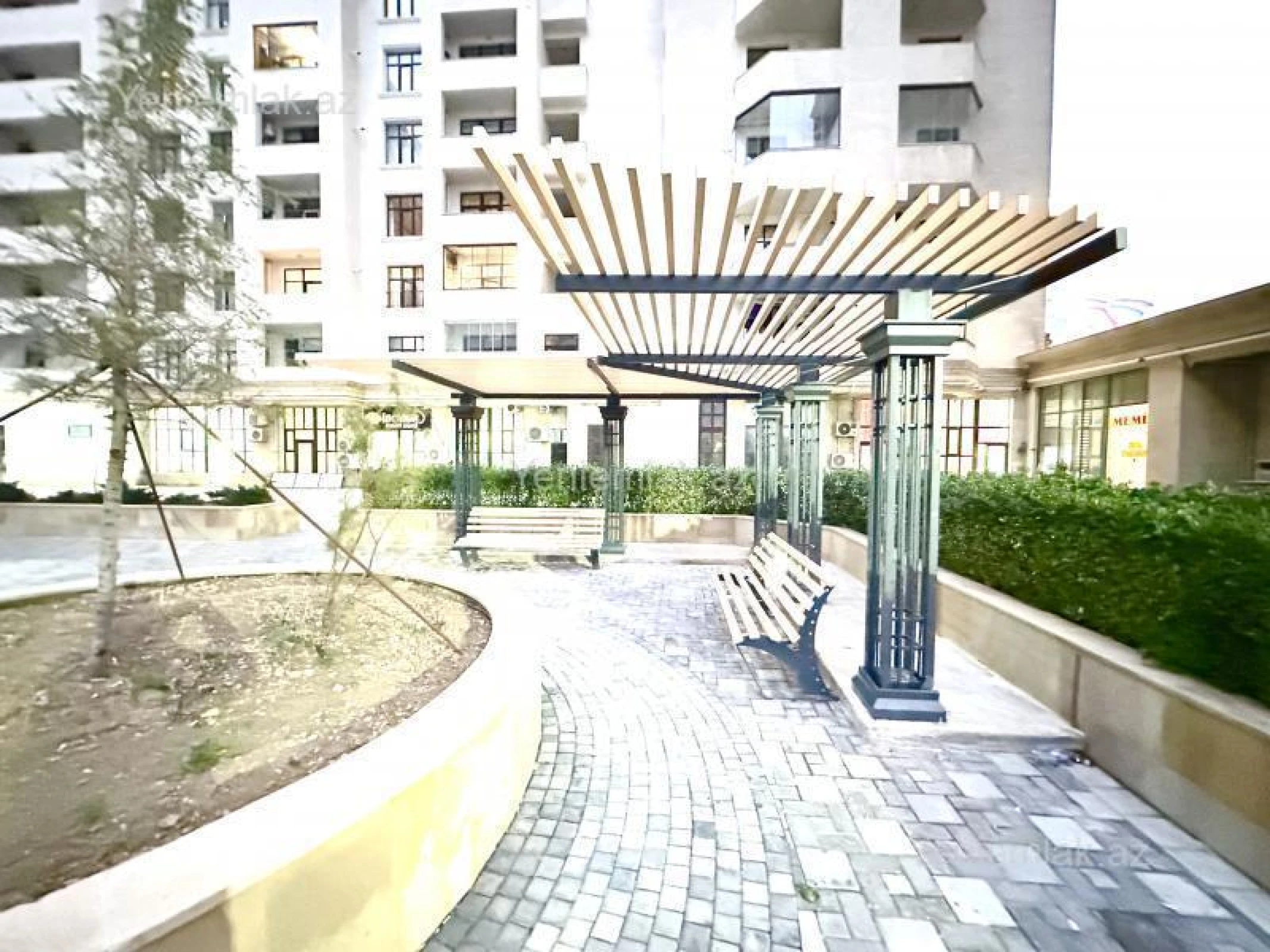 Satılır 3 otaqlı yeni tikili 130 m²