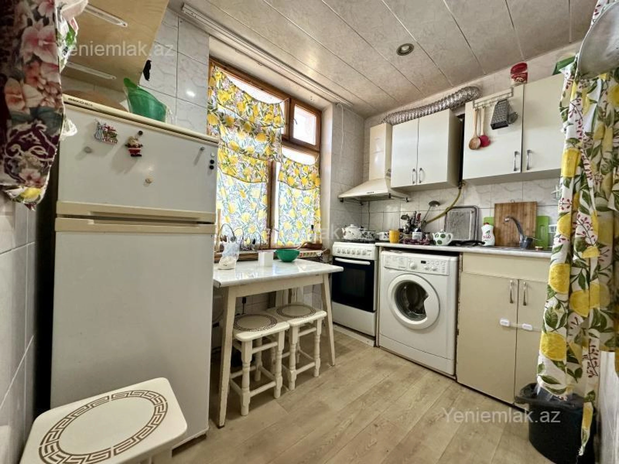 Satılır 2 otaqlı köhnə tikili 55 m²