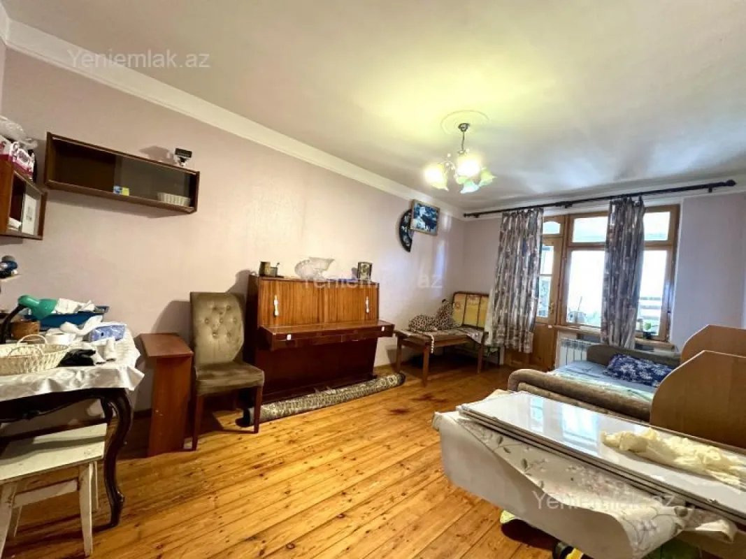 Satılır 2 otaqlı köhnə tikili 55 m²