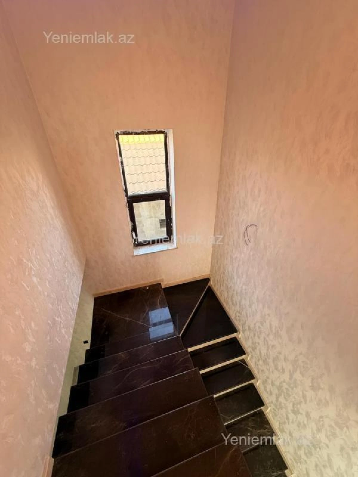 Satılır 6 otaqlı həyət evi 300 m²