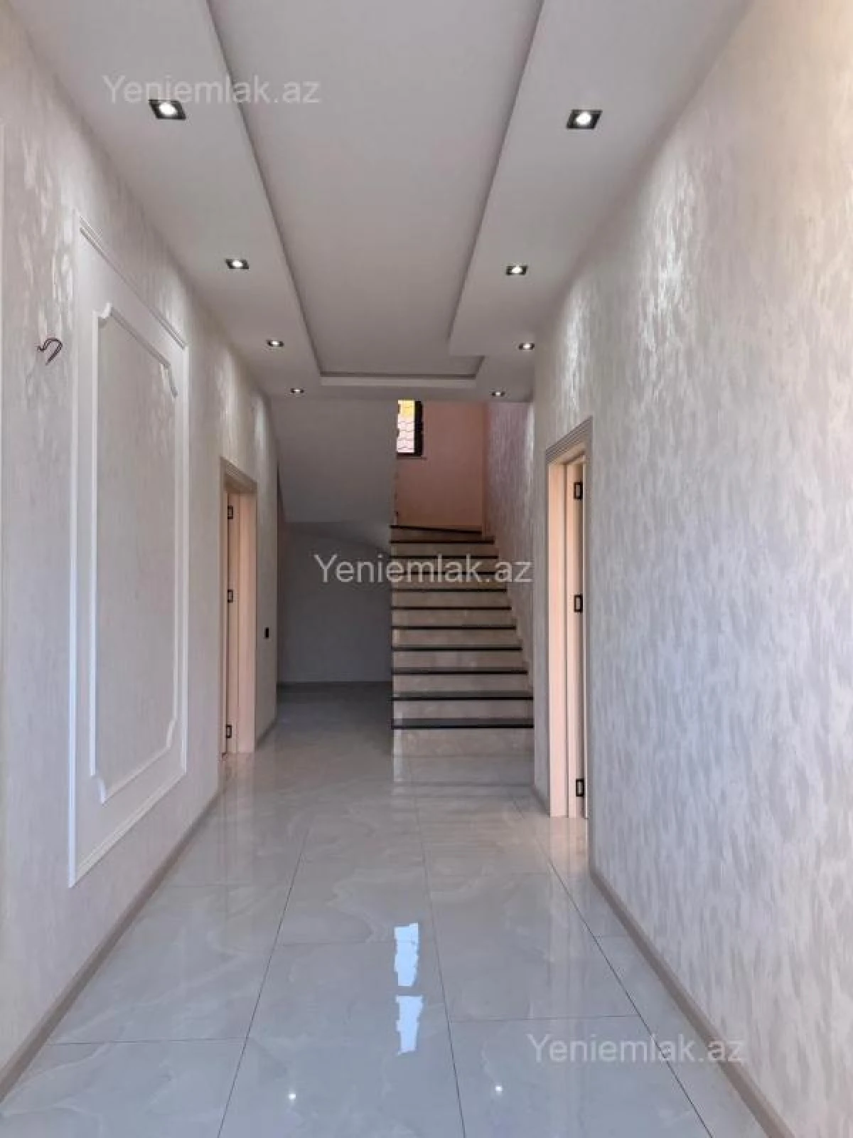 Satılır 6 otaqlı həyət evi 300 m²