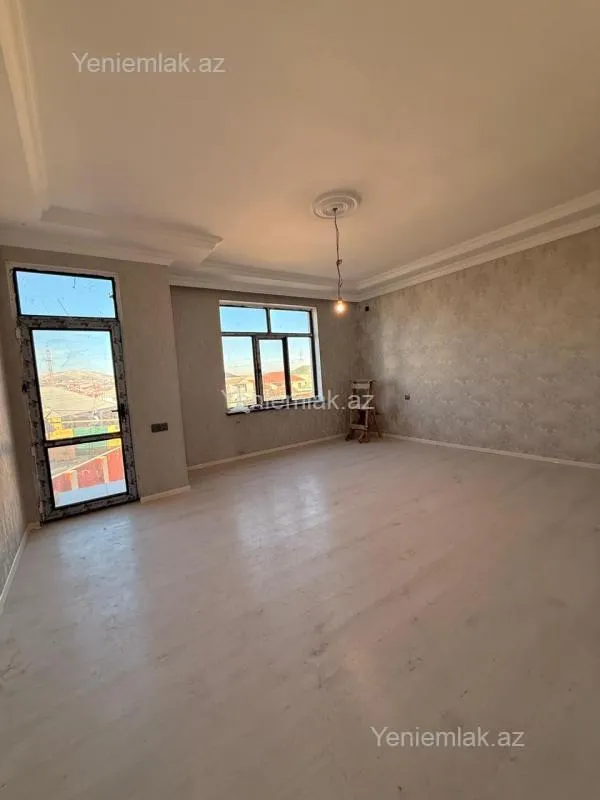 Satılır 6 otaqlı həyət evi 220 m²