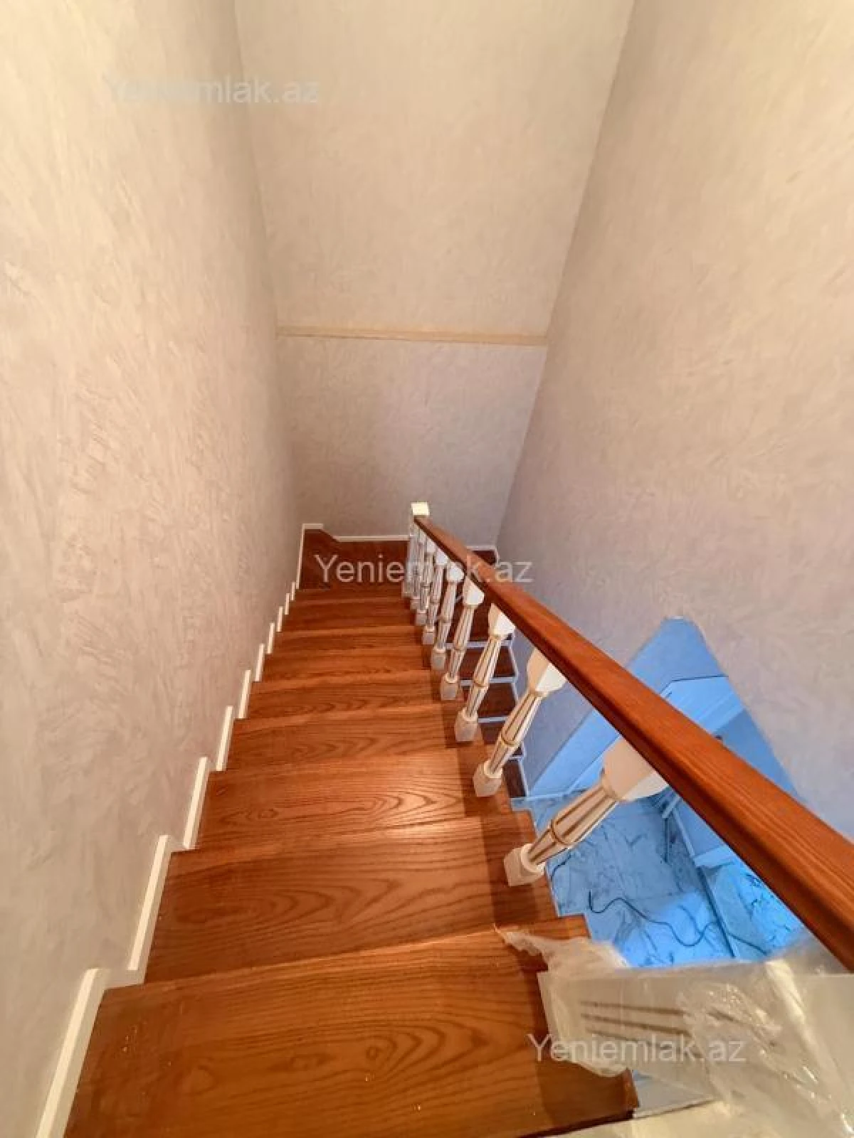 Satılır 6 otaqlı həyət evi 220 m²