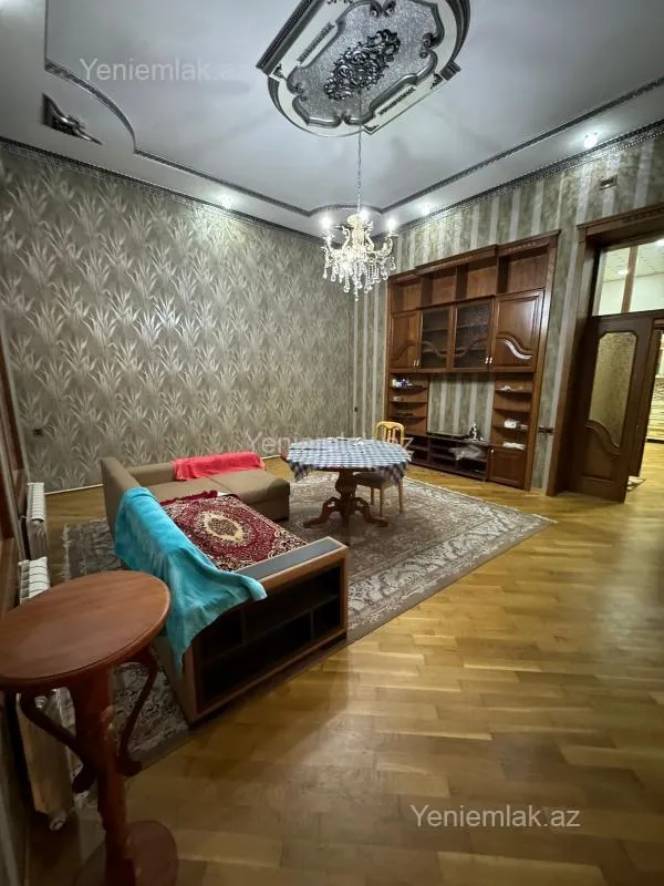 Satılır 3 otaqlı köhnə tikili 110 m²