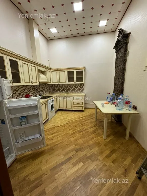 Satılır 3 otaqlı köhnə tikili 110 m²