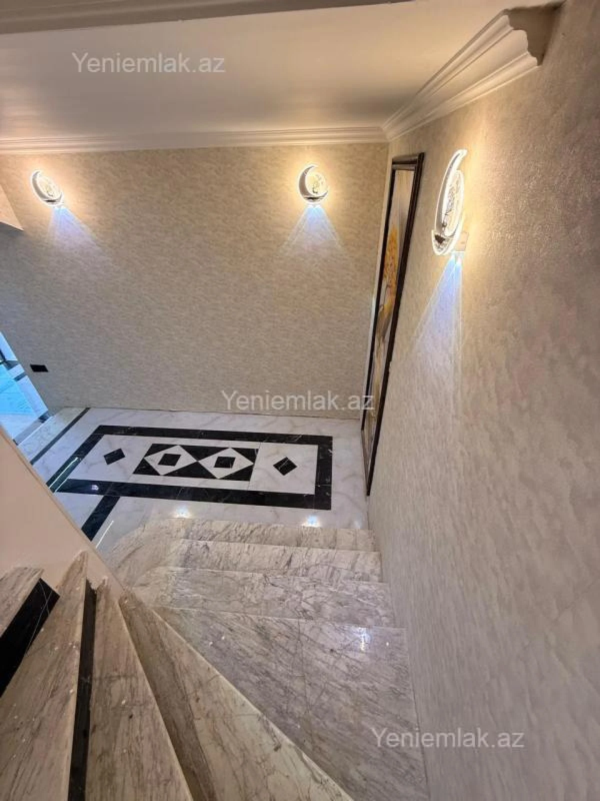 Satılır 7 otaqlı həyət evi 300 m²