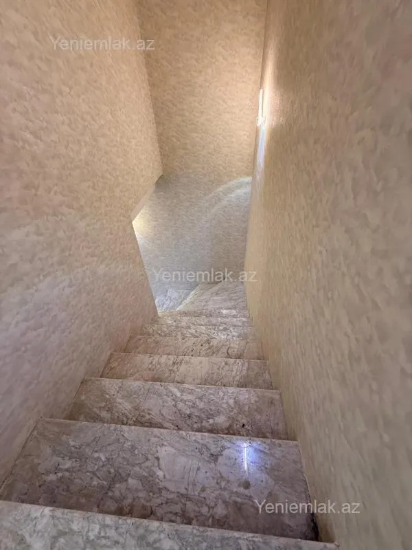 Satılır 7 otaqlı həyət evi 300 m²