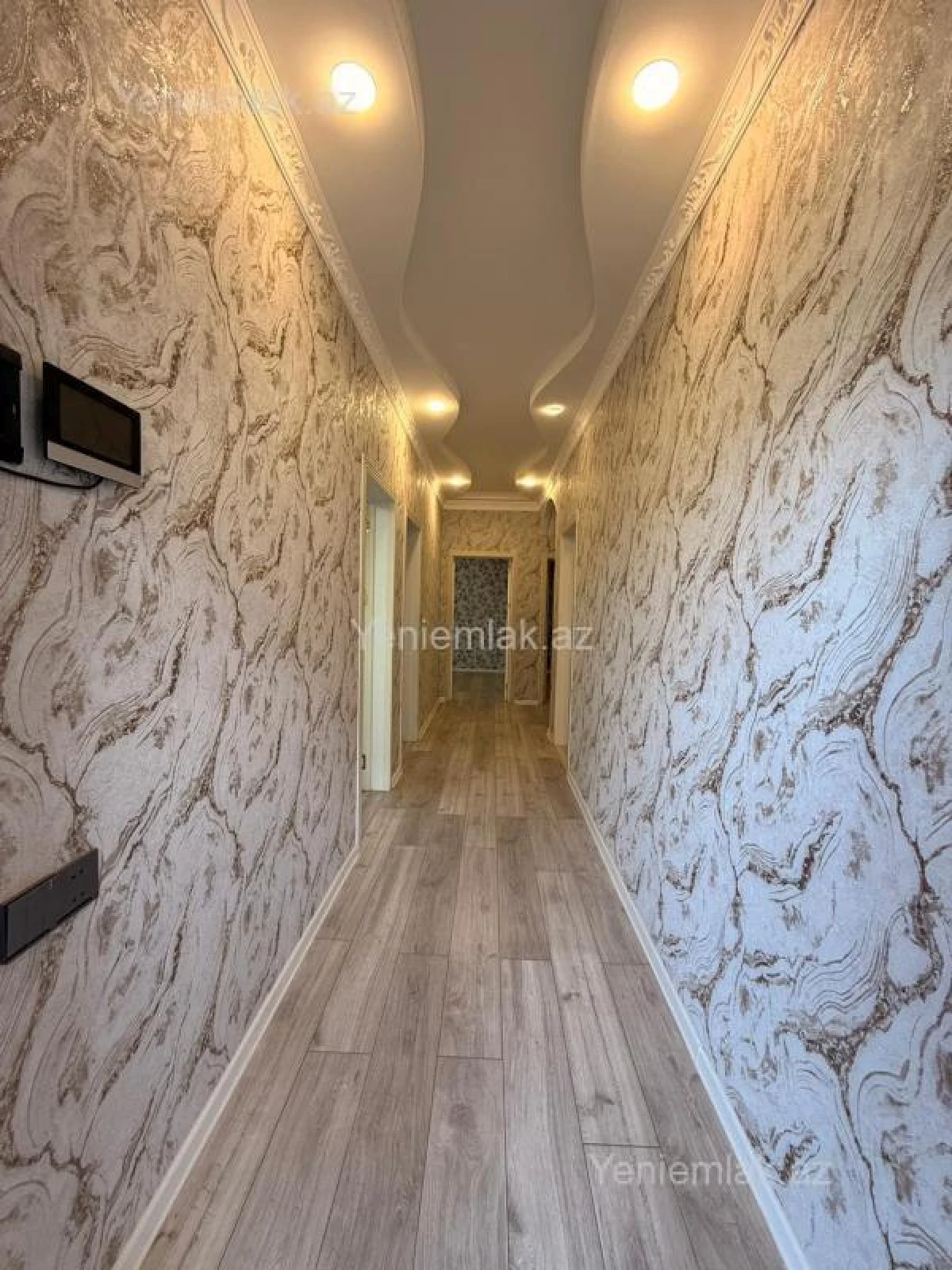 Satılır 5 otaqlı həyət evi 240 m²