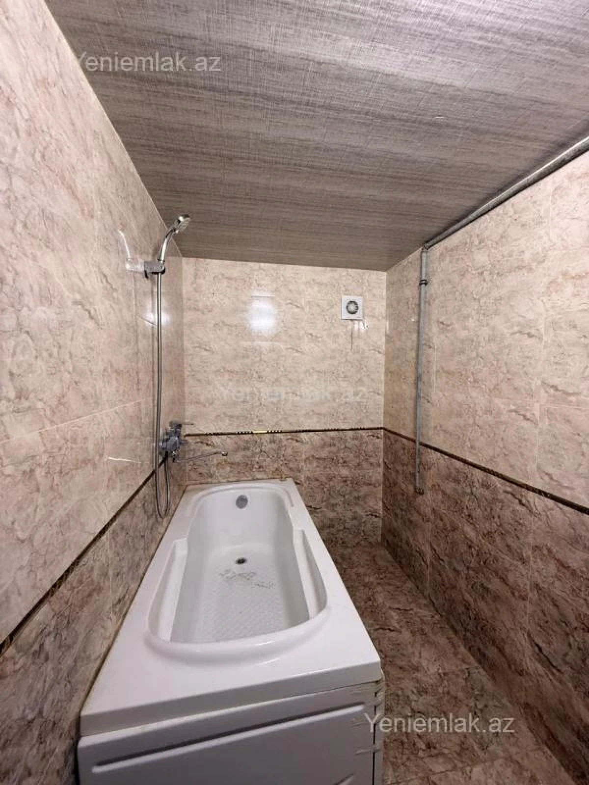 Satılır 5 otaqlı həyət evi 240 m²