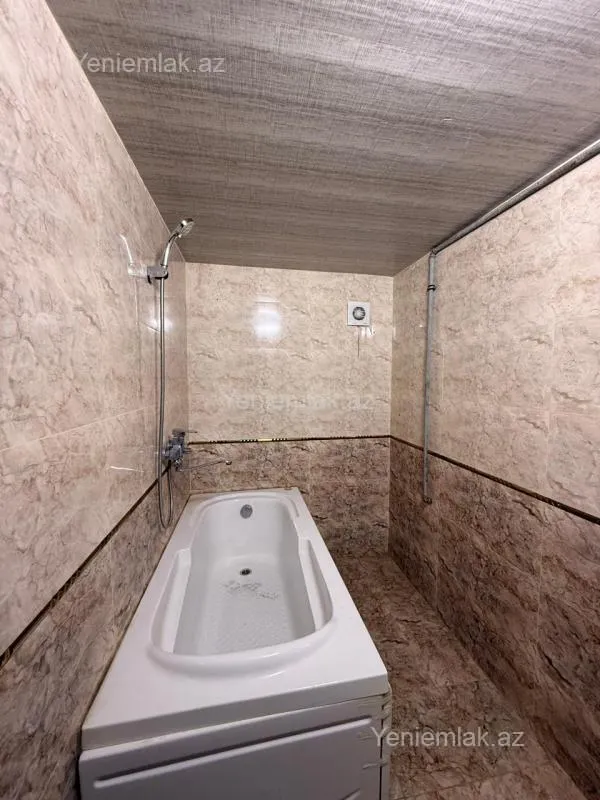 Satılır 5 otaqlı həyət evi 240 m²