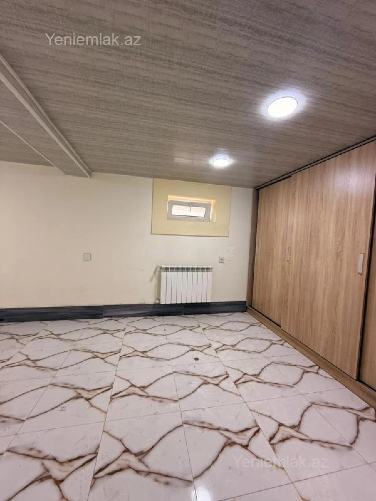 Satılır 5 otaqlı həyət evi 240 m²