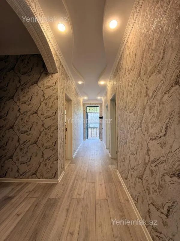 Satılır 5 otaqlı həyət evi 240 m²