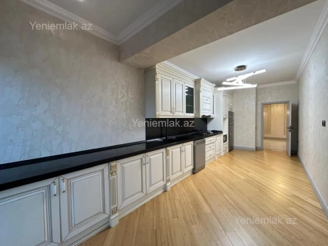 Satılır 4 otaqlı yeni tikili 205 m²