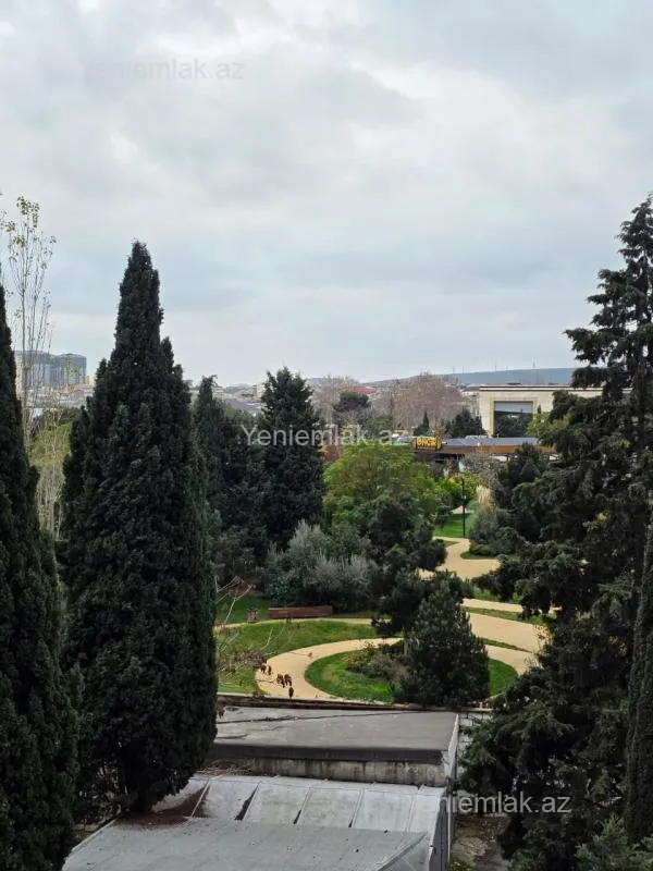 Satılır 2 otaqlı köhnə tikili 60 m²