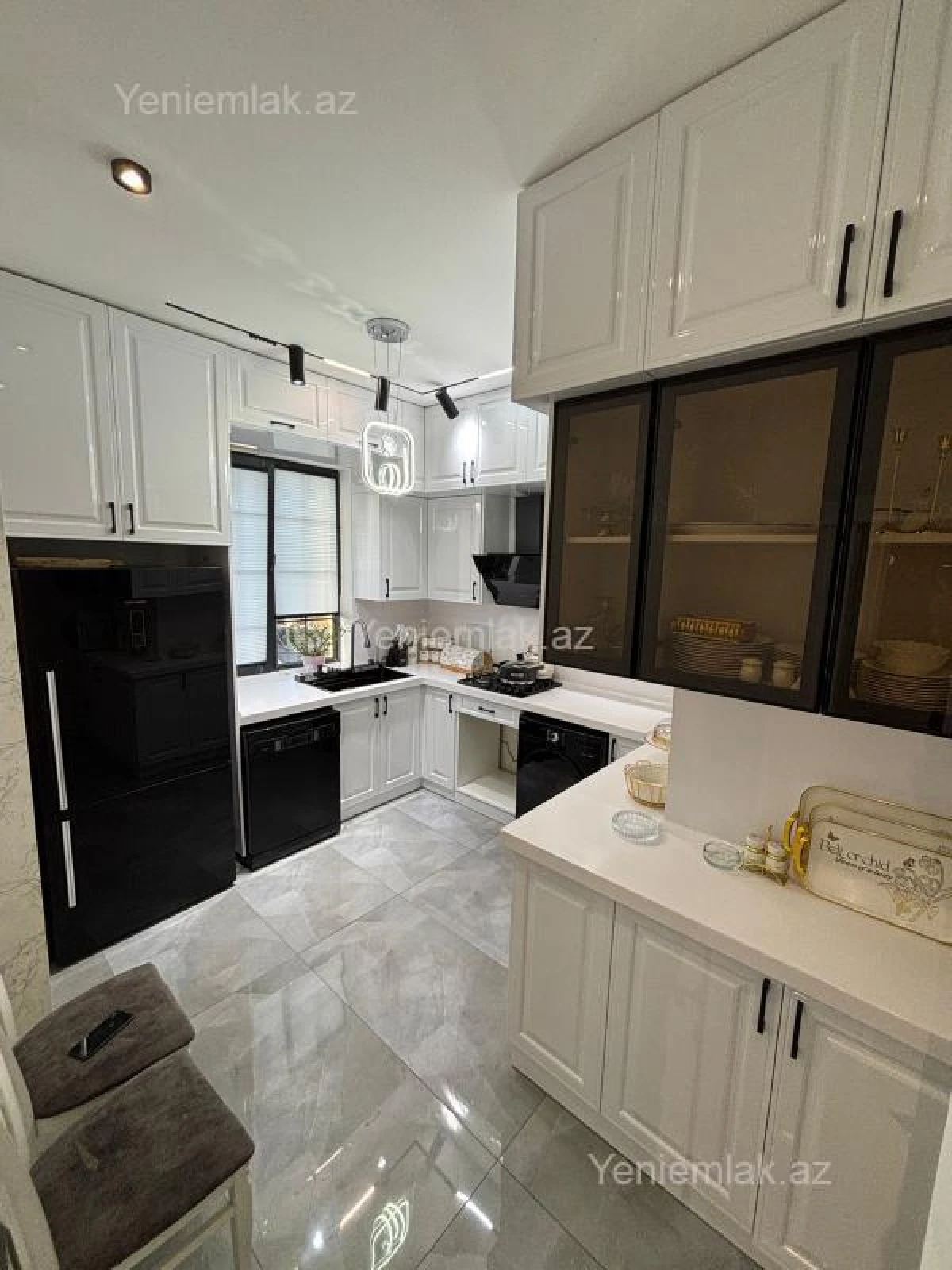 Satılır 4 otaqlı həyət evi 290 m²