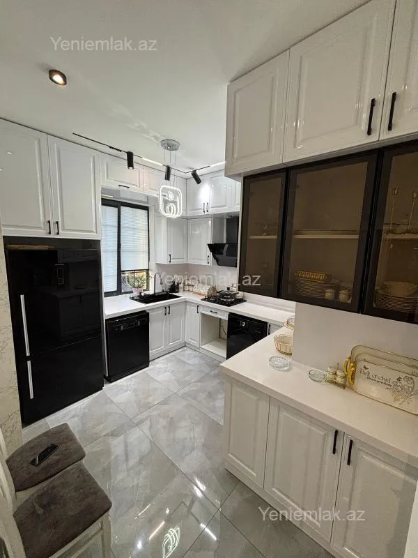 Satılır 4 otaqlı həyət evi 290 m²