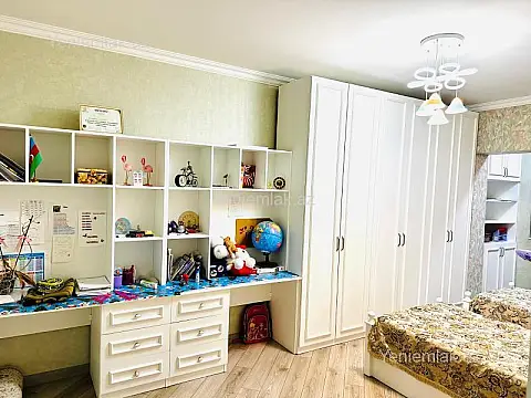 Satılır 4 otaqlı köhnə tikili 100 m²