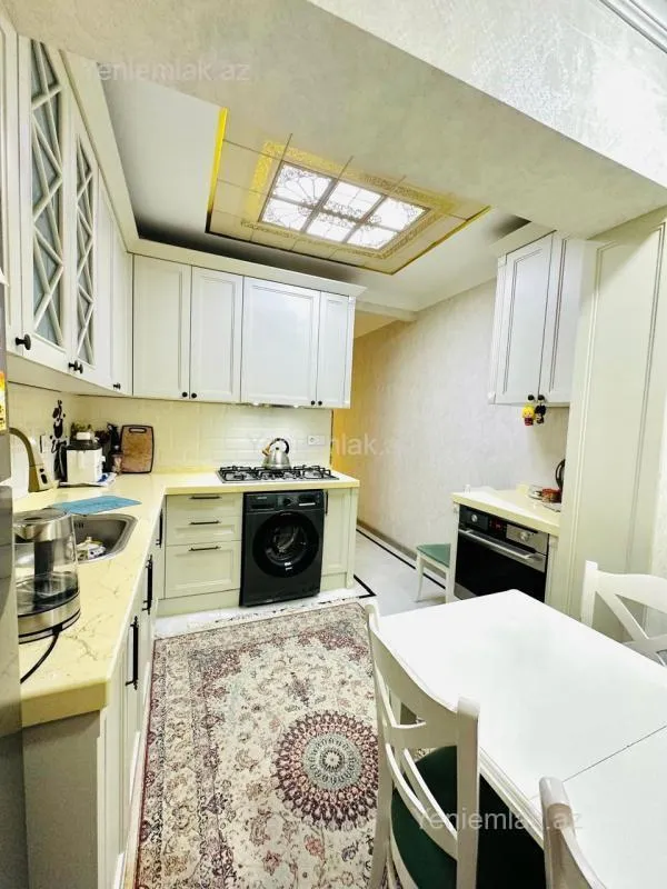 Satılır 4 otaqlı köhnə tikili 100 m²