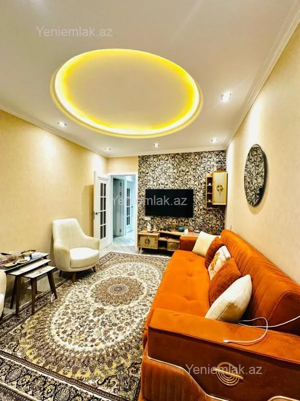 Satılır 4 otaqlı köhnə tikili 100 m²