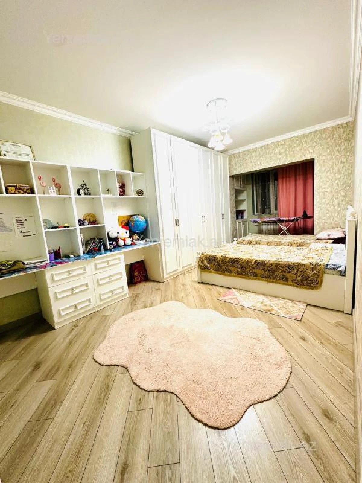 Satılır 4 otaqlı köhnə tikili 100 m²