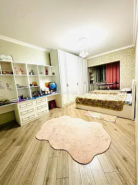 Satılır 4 otaqlı köhnə tikili 100 m²