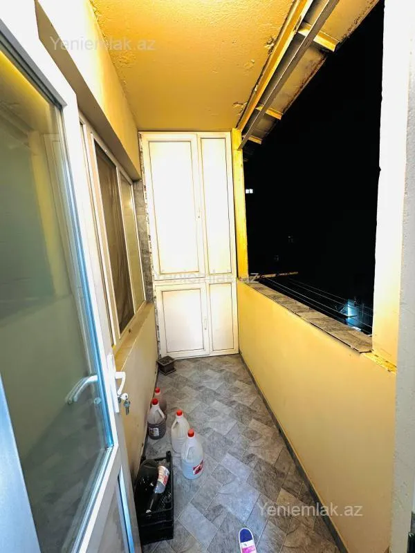 Satılır 4 otaqlı köhnə tikili 100 m²