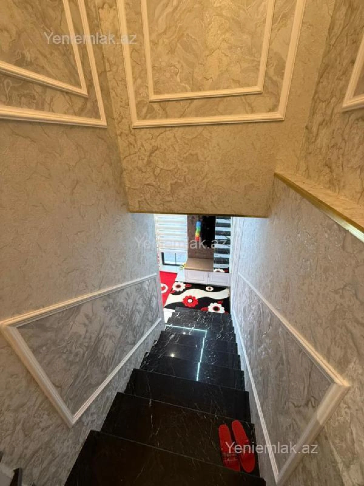 Satılır 6 otaqlı həyət evi 300 m²